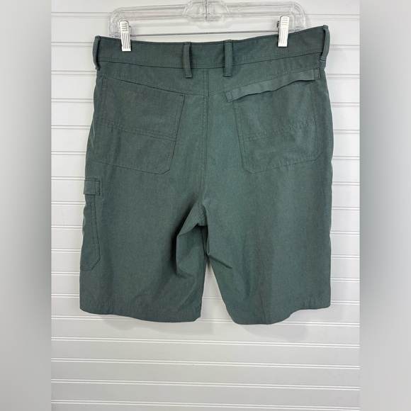G.H Bass & Co. men’s green lightweight outdoor hiking shorts. Size 32X10.5” - Picture 2 of 6